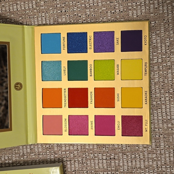 BH Cosmetics eyeshadow palette - Picture 2 of 3